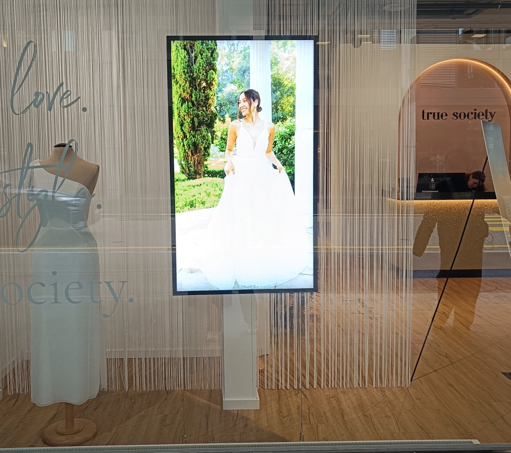 High Brightness Window Displays for Retail 4